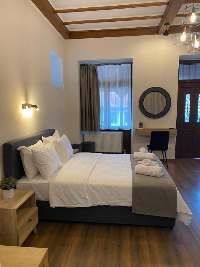 11 Luxury Apartment