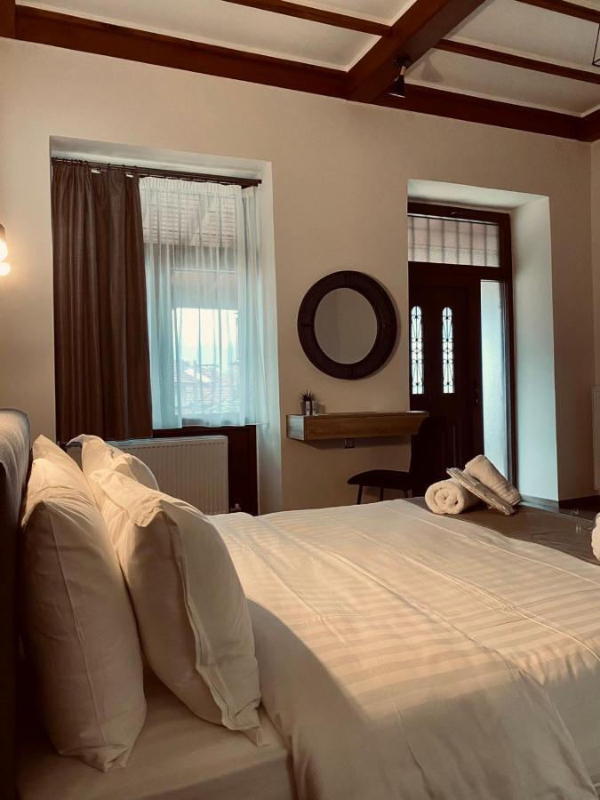 11 Luxury Apartment *